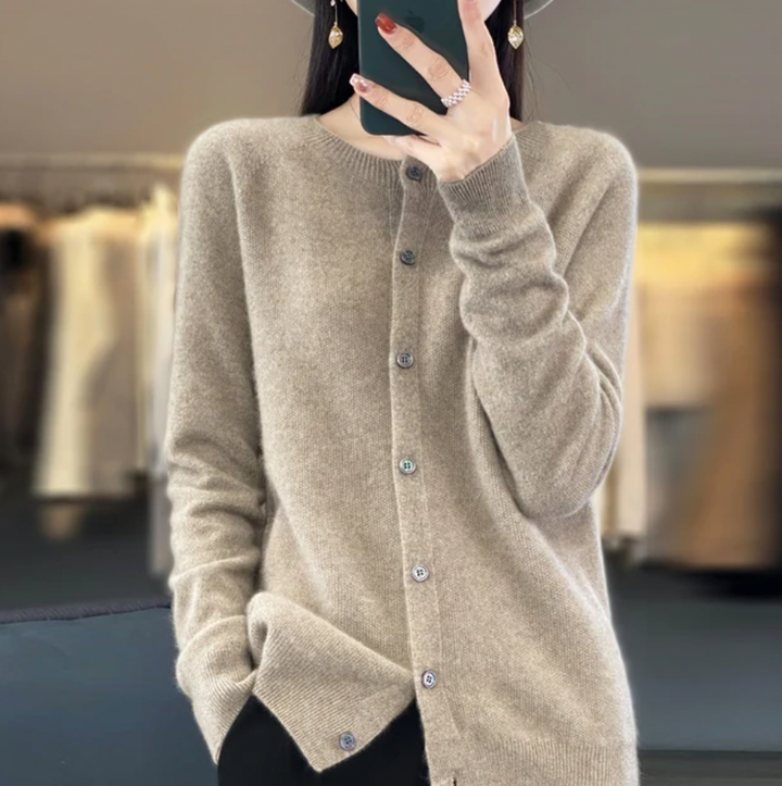 Annika – Warm & Elegant Soft Cardigan