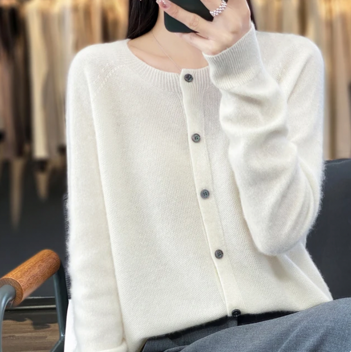 Annika – Warm & Elegant Soft Cardigan