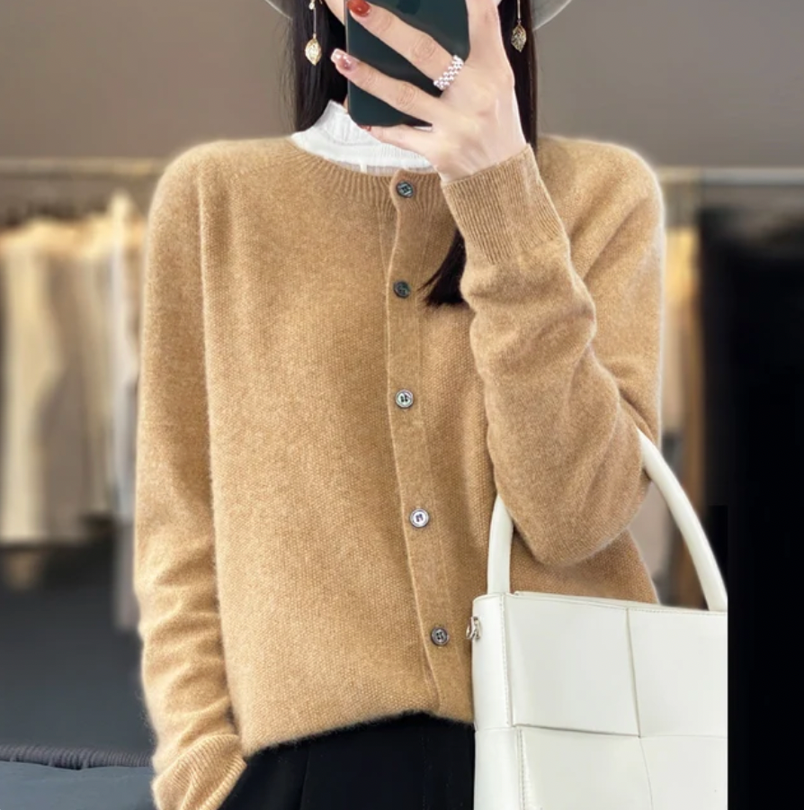 Annika – Warm & Elegant Soft Cardigan