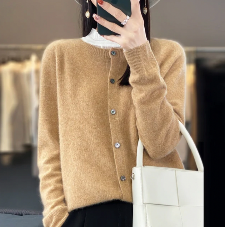 Annika – Warm & Elegant Soft Cardigan